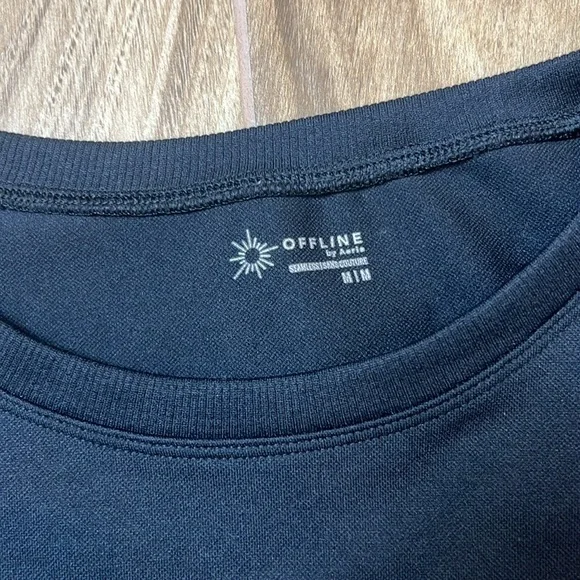 Aerie Offline Sidewalk Seamless Black Cropped T-shirt - Picture 4 of 7